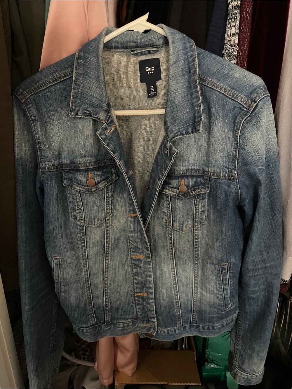 GAP women’s Medium Wash Blue Denim Jacket 90s 2000 Casual Boho Jean